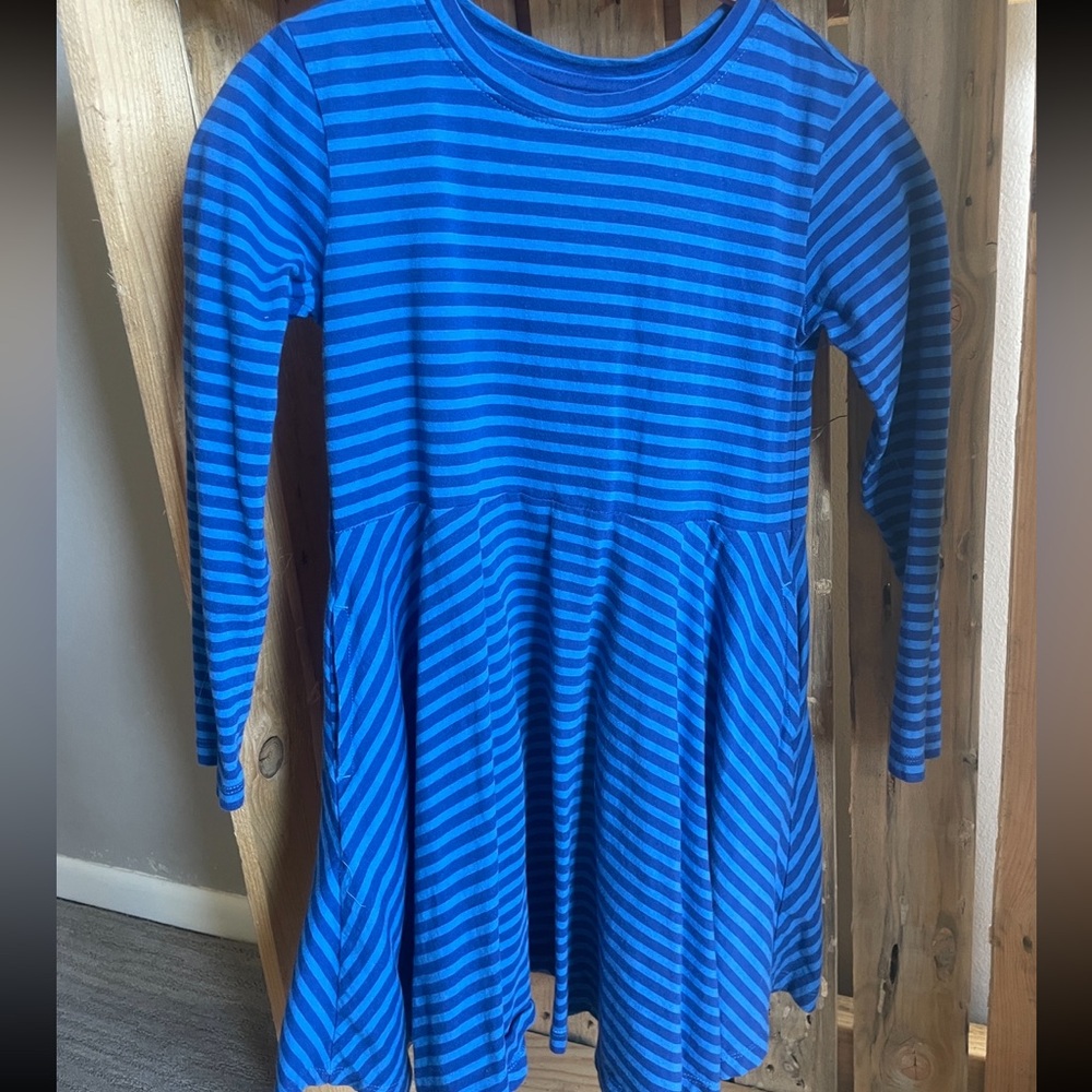 Girls long sleeved dress with pockets